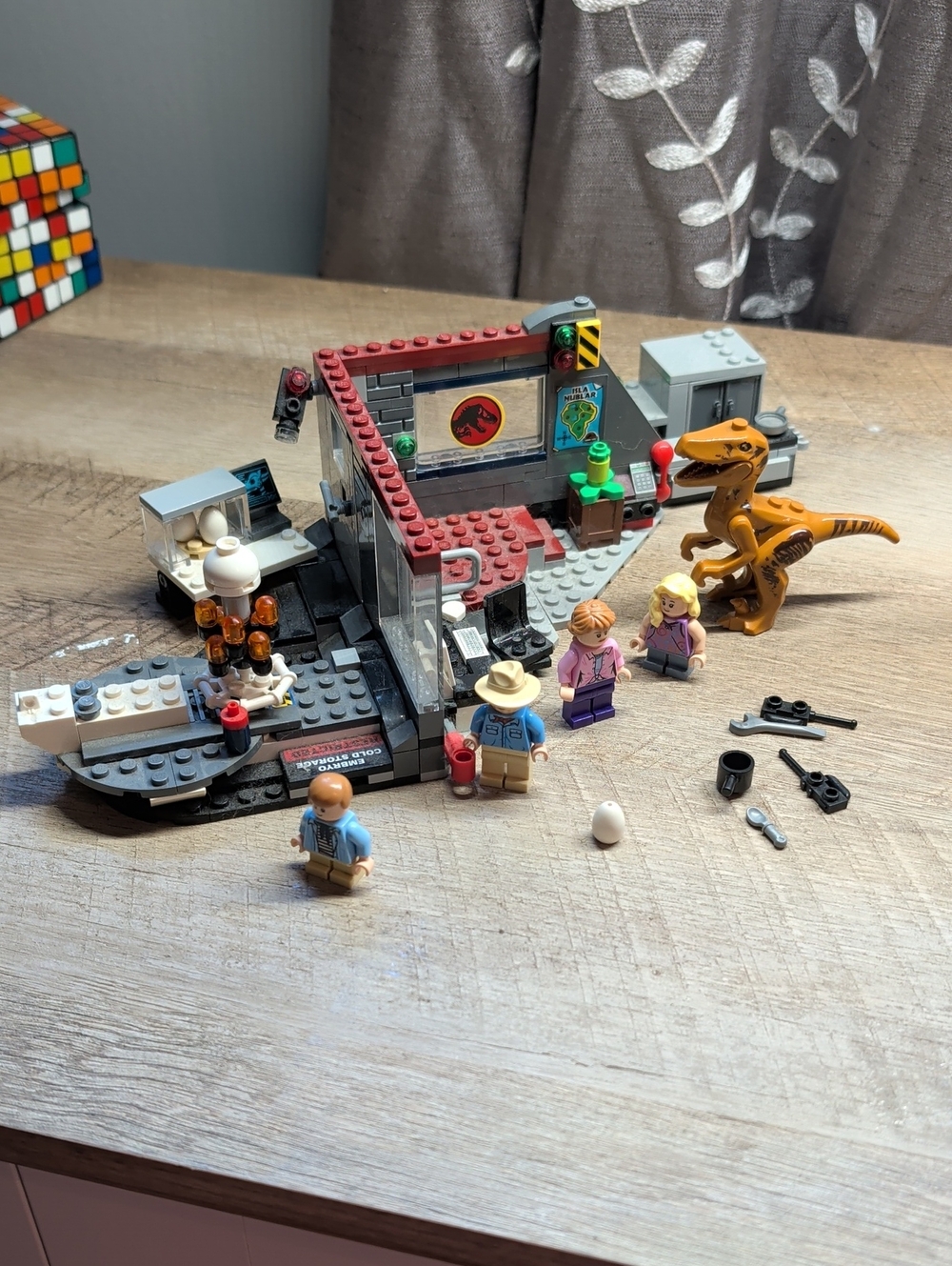 Lego Jurassic World Velociraptor Chase #75932